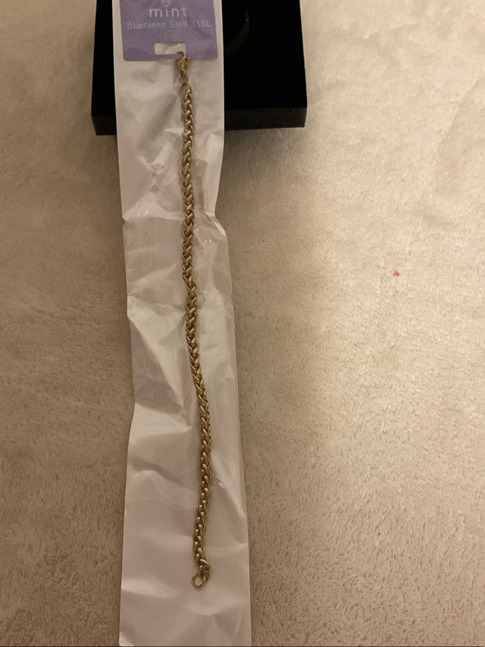 Mint gold-tone chain bracelet - women's accessory